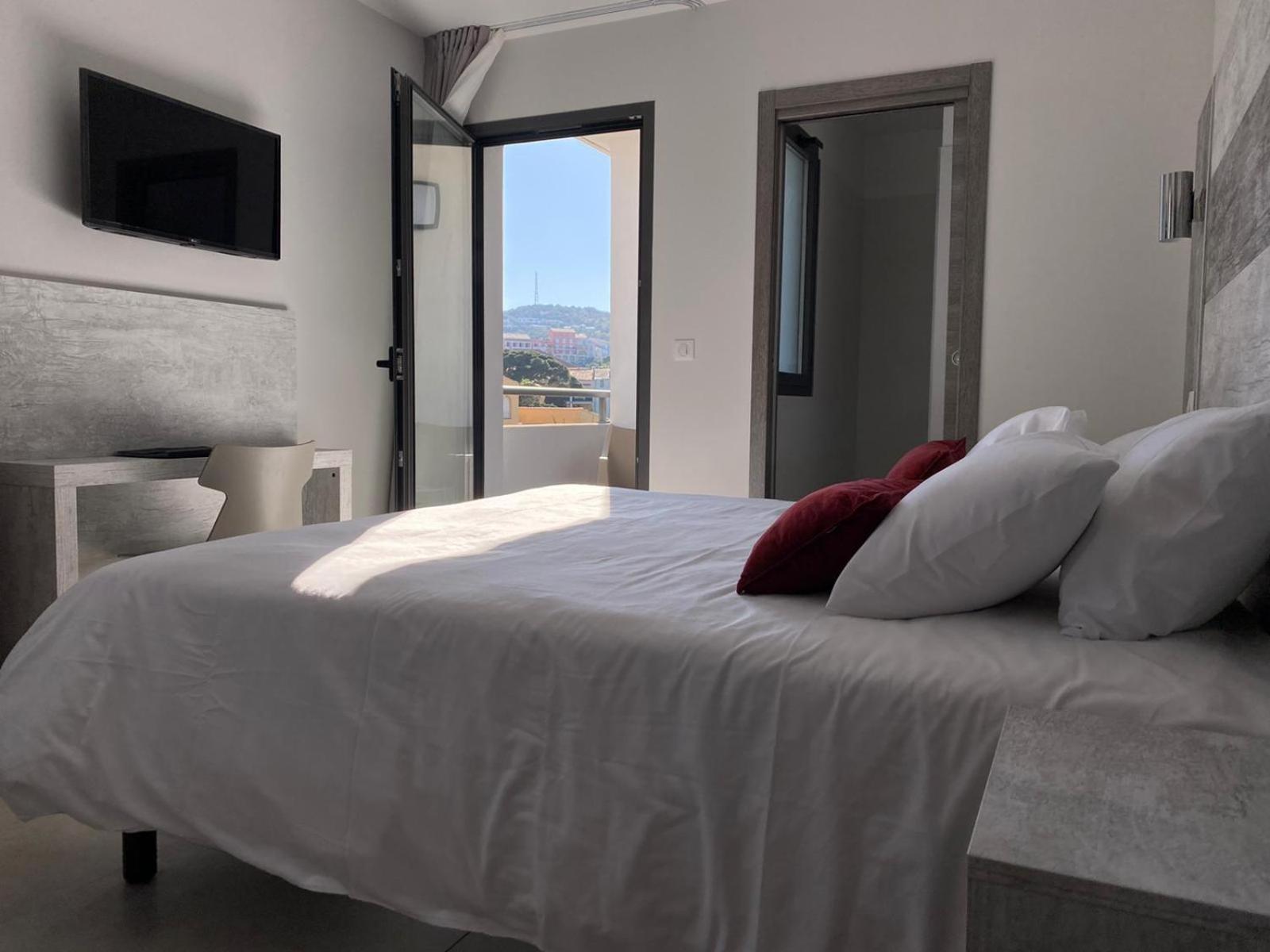 Hotel L'Isula Marina LʼÎle-Rousse Pokoj fotografie